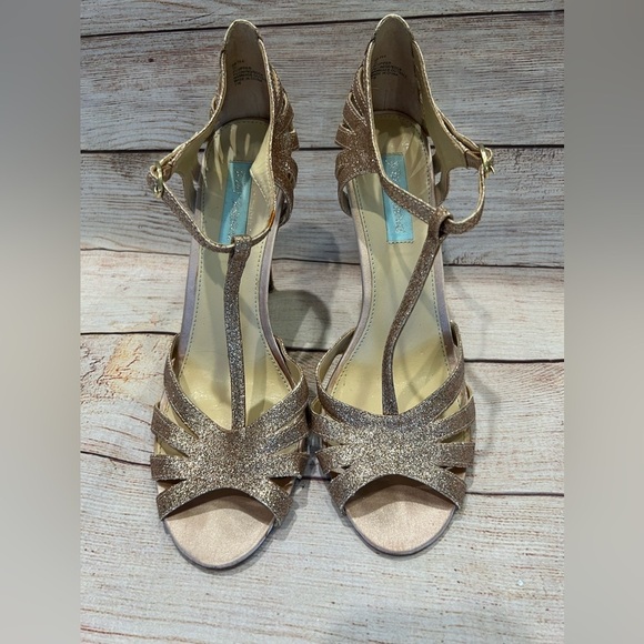 Blue By Betsey Johnson SB-Tee Champagne Glitter Dress Stiletto Heels WOMENS 10 - Picture 1 of 8